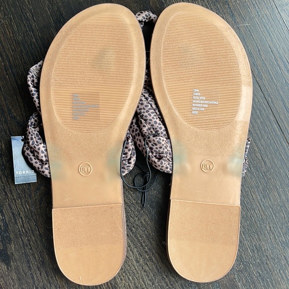 NWT Torrid T-strap fabric sandals - LAST CALL - Picture 5 of 5